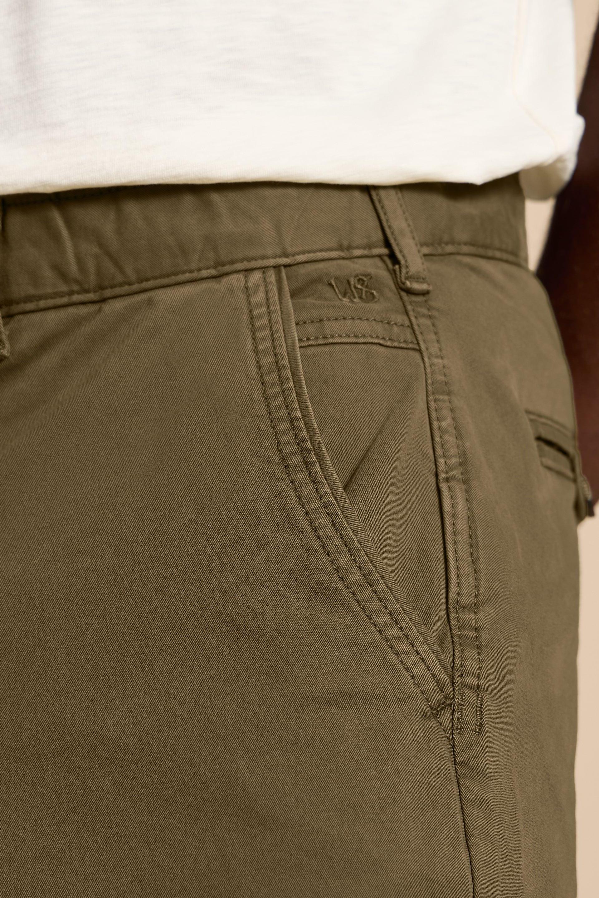 White Stuff Sutton Organic Chino Short in Dark Green