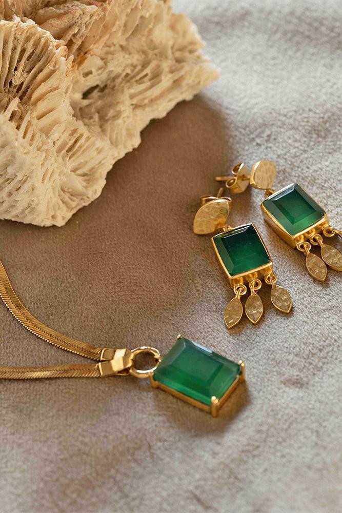 A Beautiful Story Affectionate Green Onyx Earrings Gold Plated
