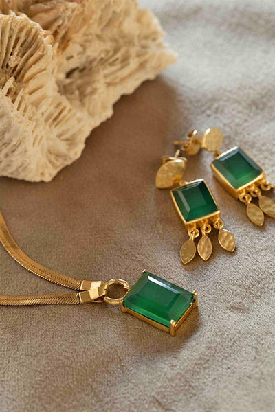 A Beautiful Story Delightful Green Onyx Necklace Gold Plated