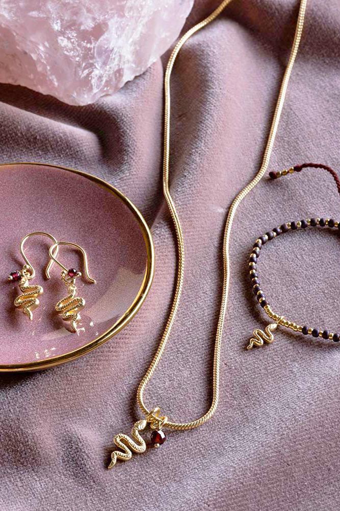 A Beautiful Story Hoping Garnet Bracelet Gold Coloured