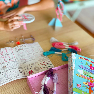 Box CanDIY Friends Create Your Own Bracelets