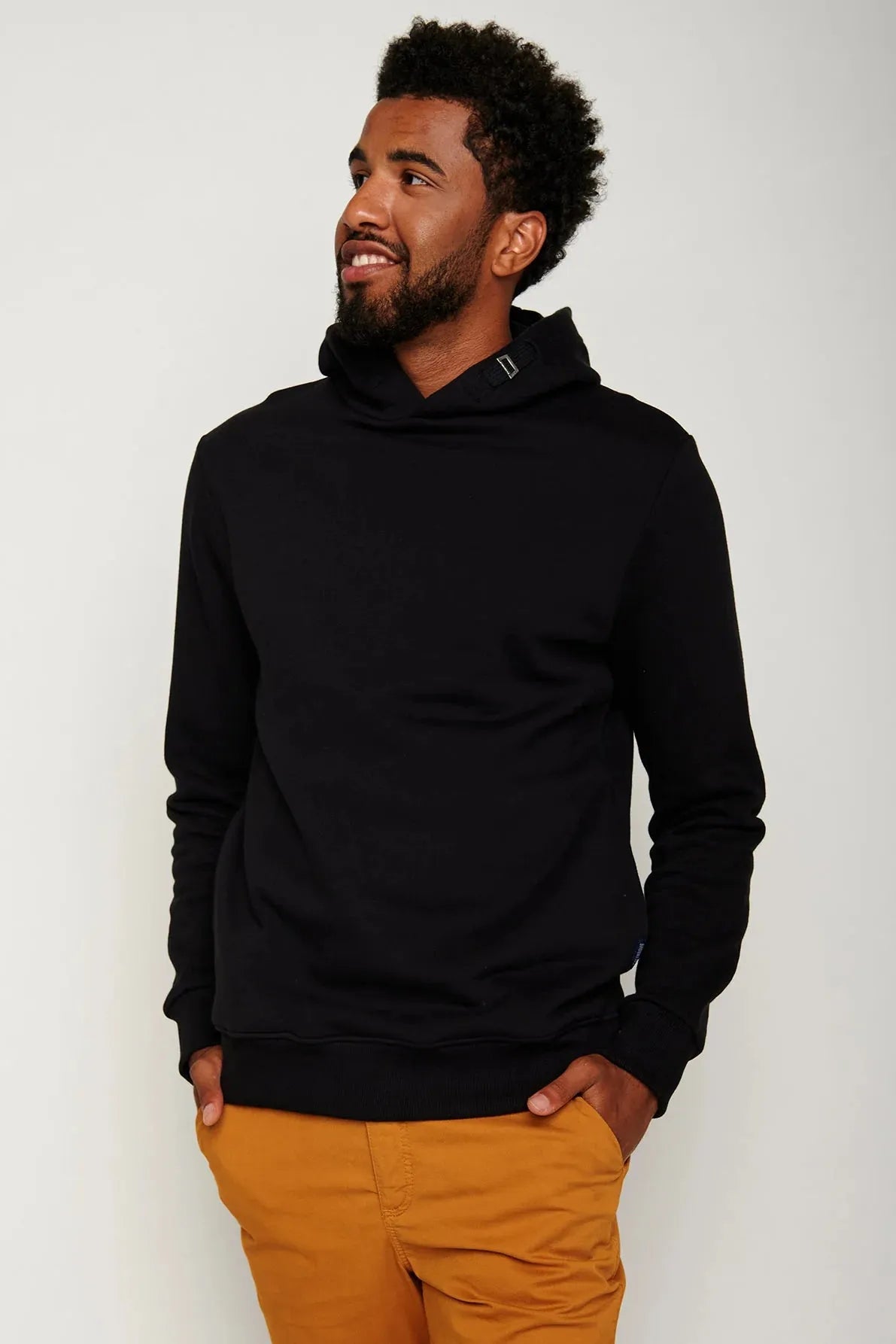 Greenbomb Basic (Star/Hooded Sweater/GOTS) | Black