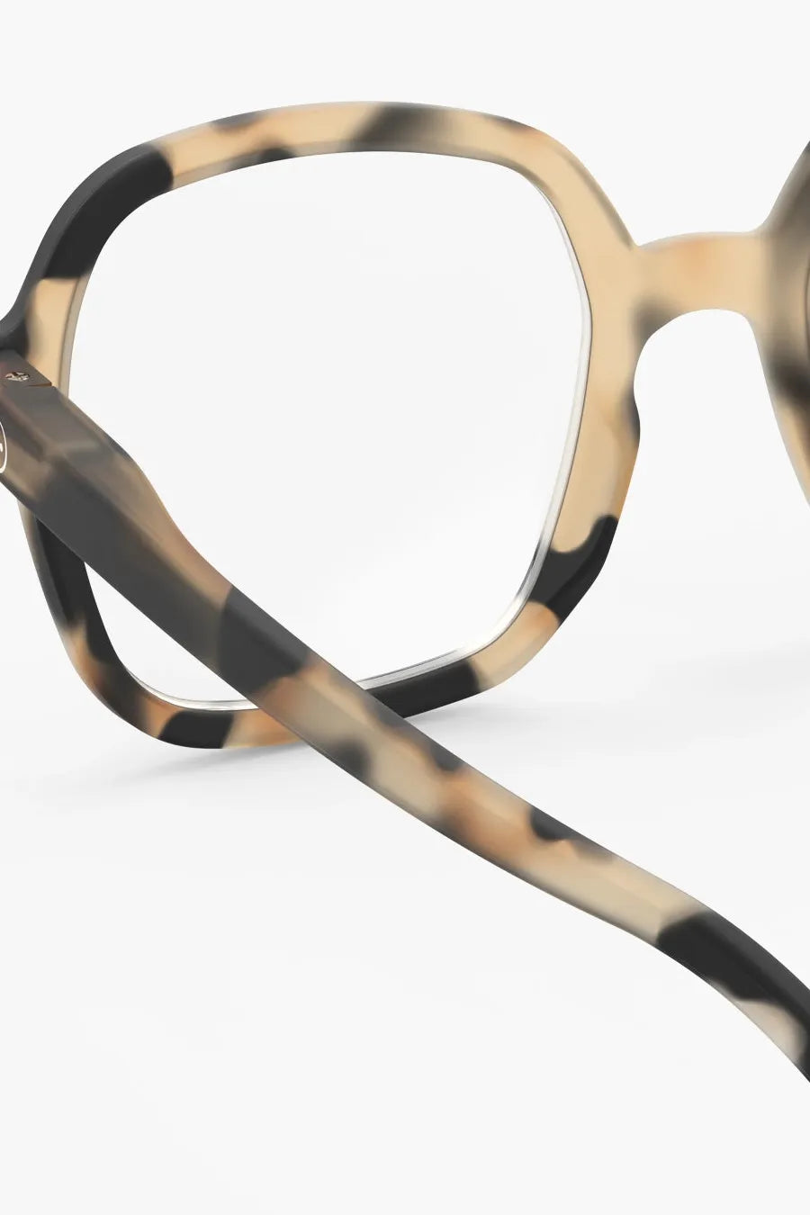 Side view of tortoise design on Izipizi reading glasses.