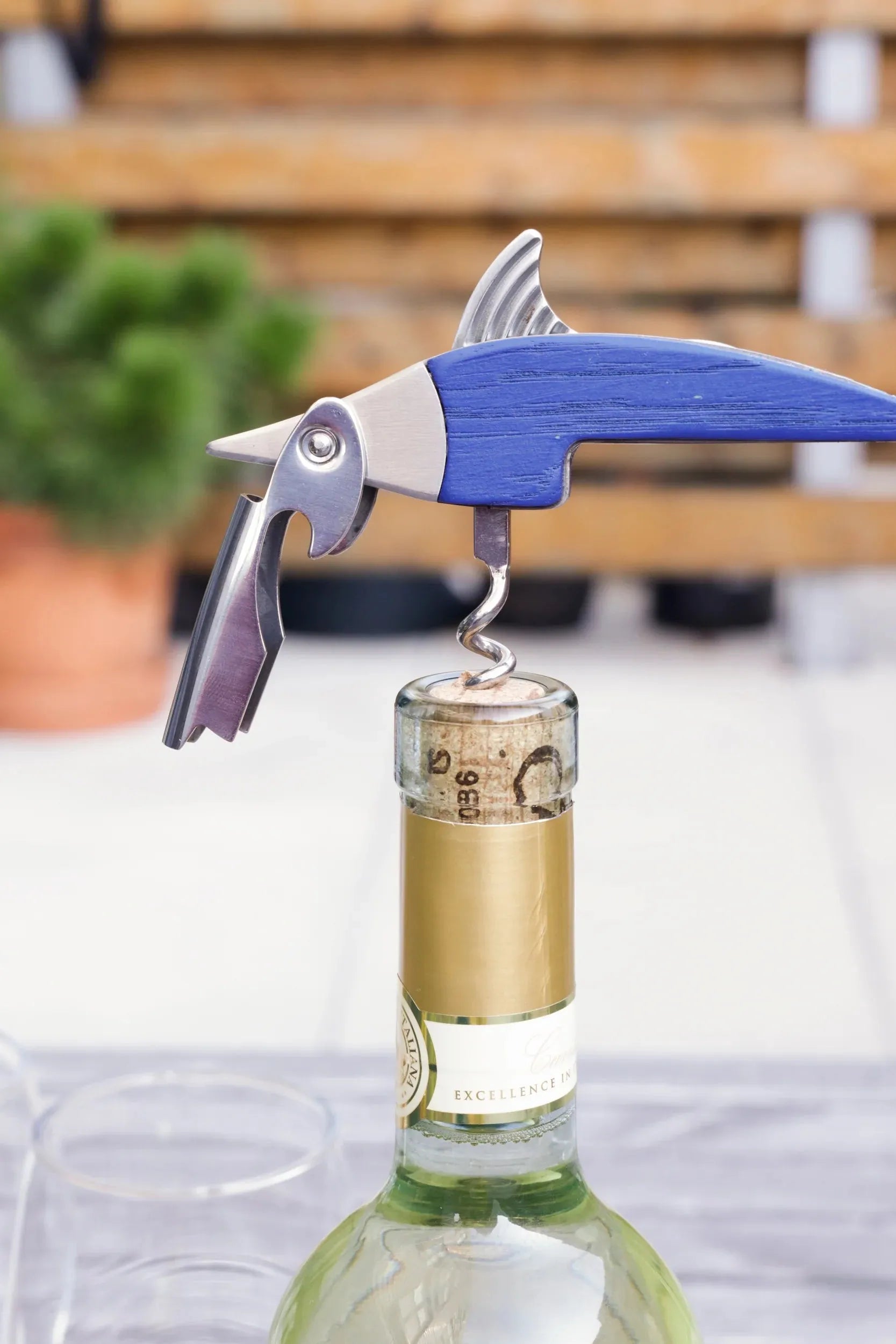 Kikkerland Marlin Corkscrew Blue
