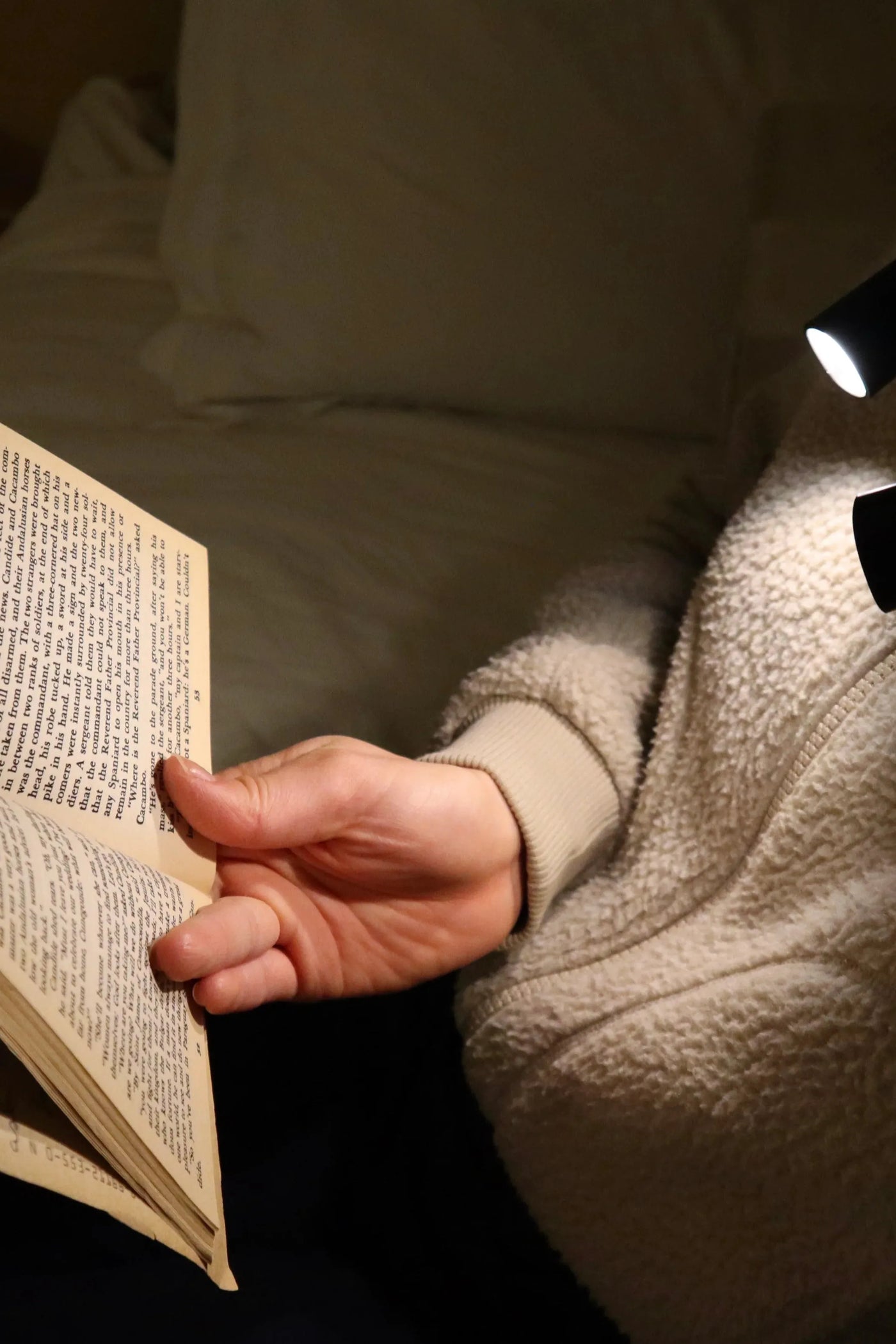 Kikkerland Neck Book Light