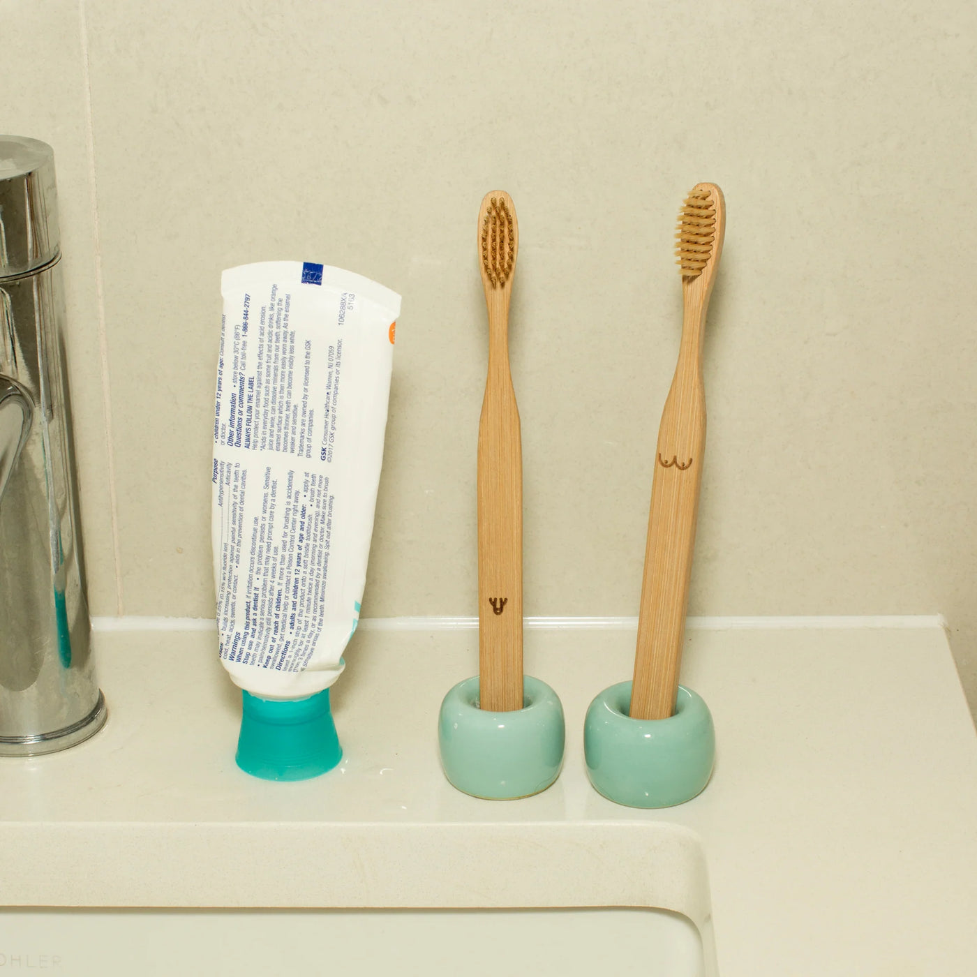 Kikkerland Nudie Bamboo Toothbrush Set