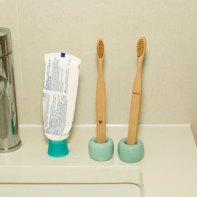 Kikkerland Nudie Bamboo Toothbrush Set