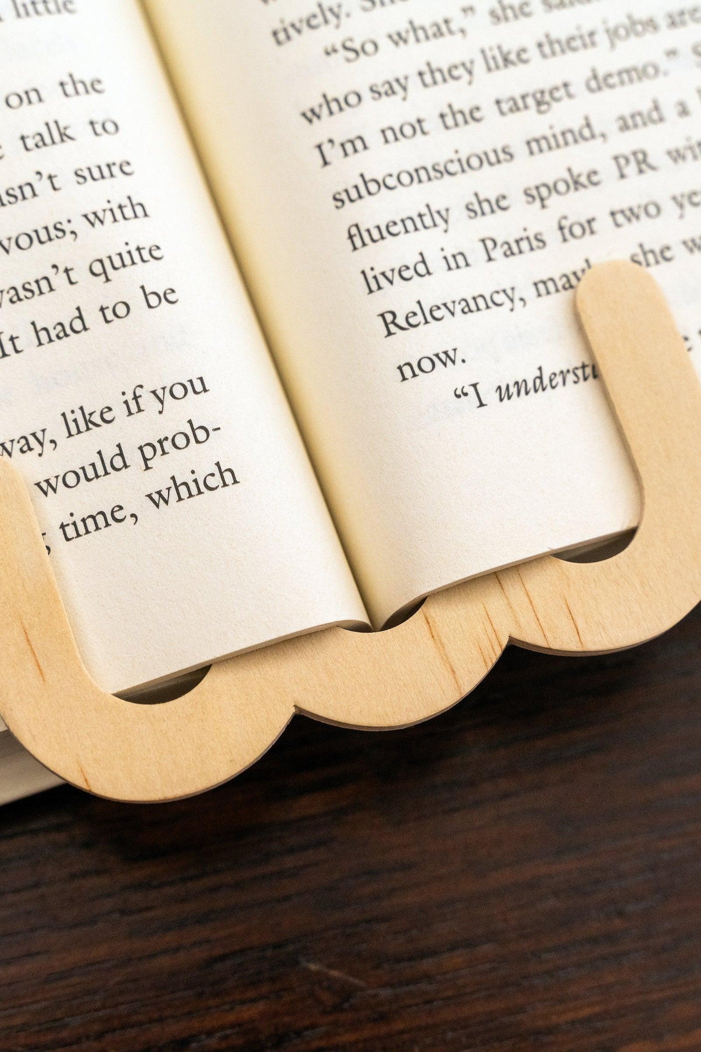 Kikkerland Page Holder