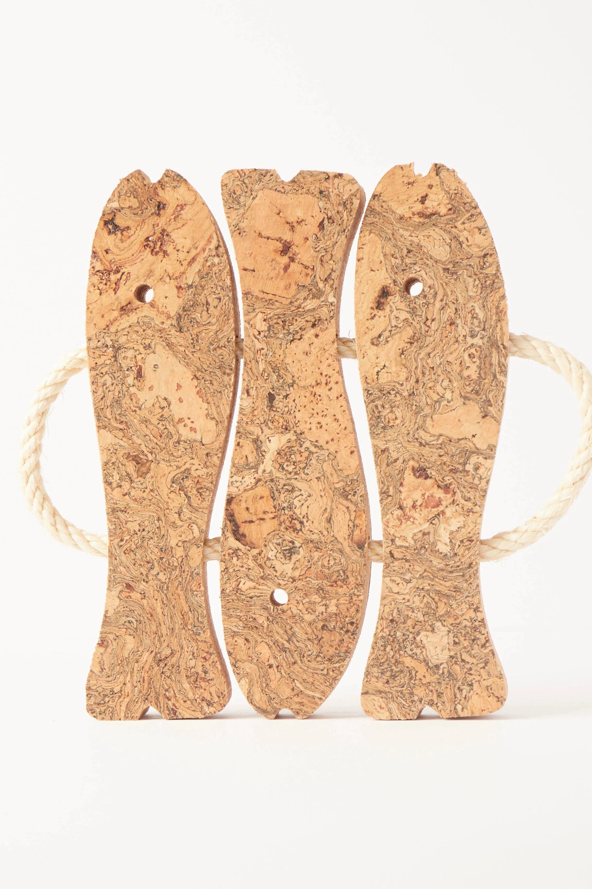 Detailed view of the Liga Natural Cork 3 Fish Trivet, highlighting the unique patterns and rope handles.