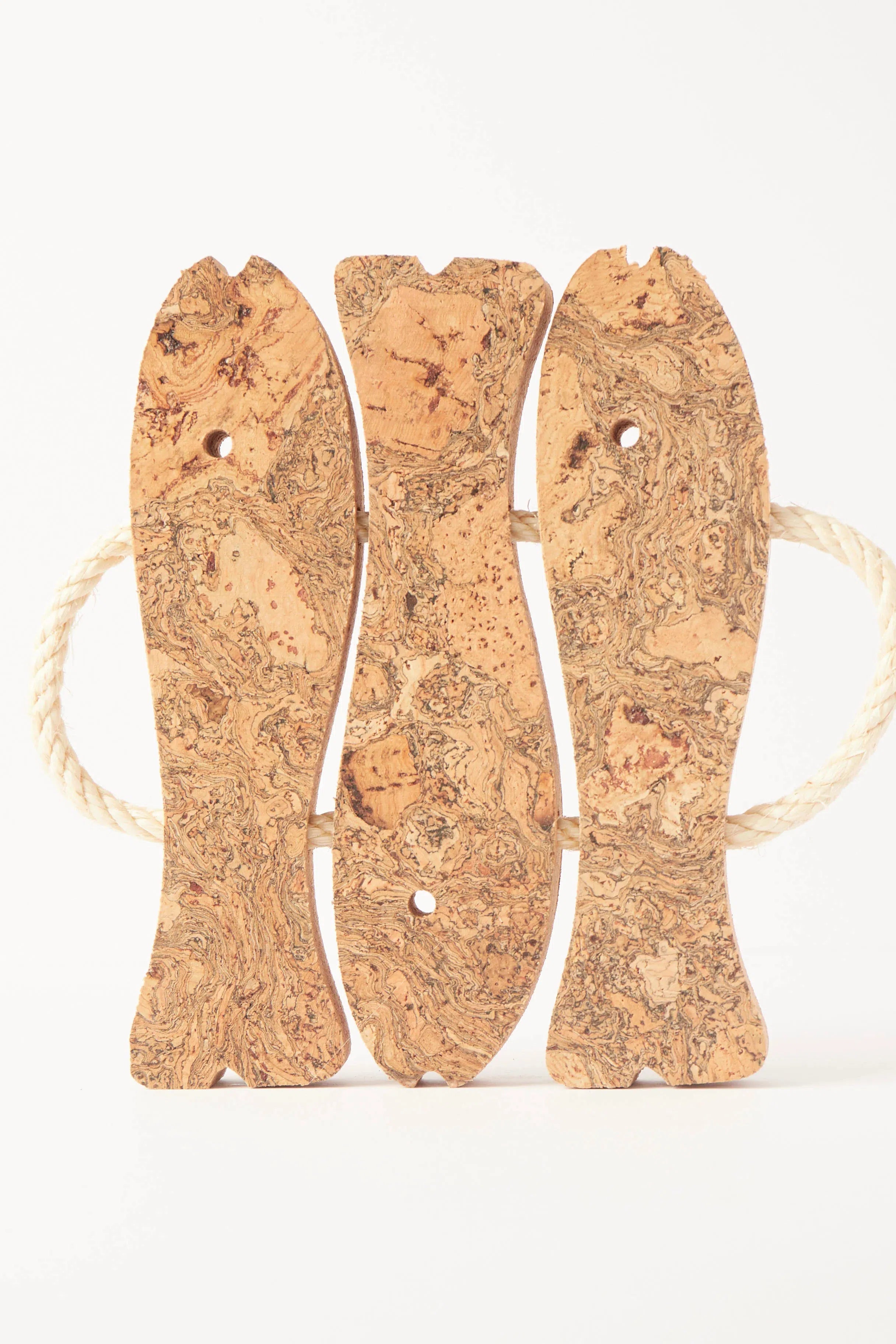 Detailed view of the Liga Natural Cork 3 Fish Trivet, highlighting the unique patterns and rope handles.