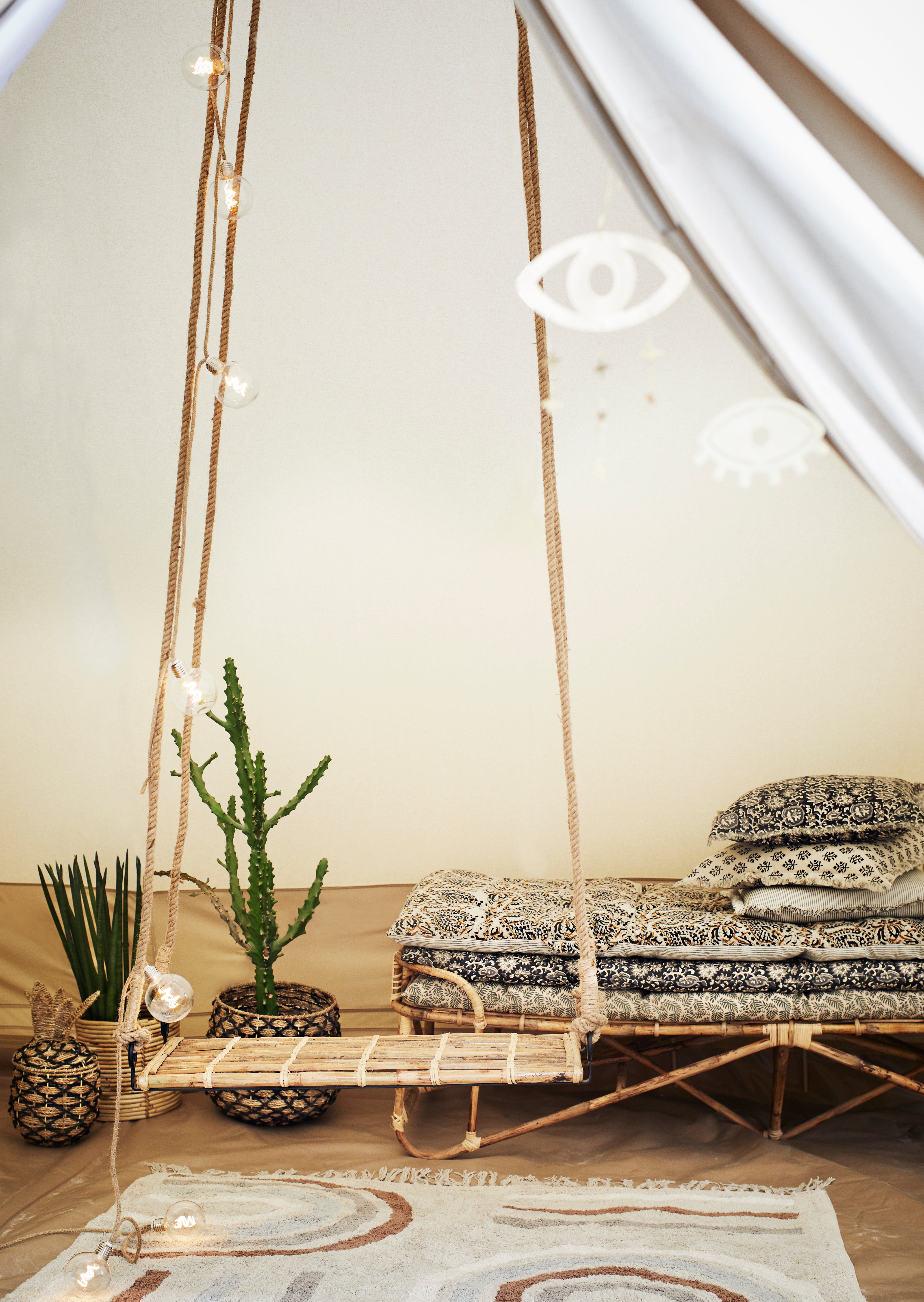 Madam Stoltz Bamboo Swing