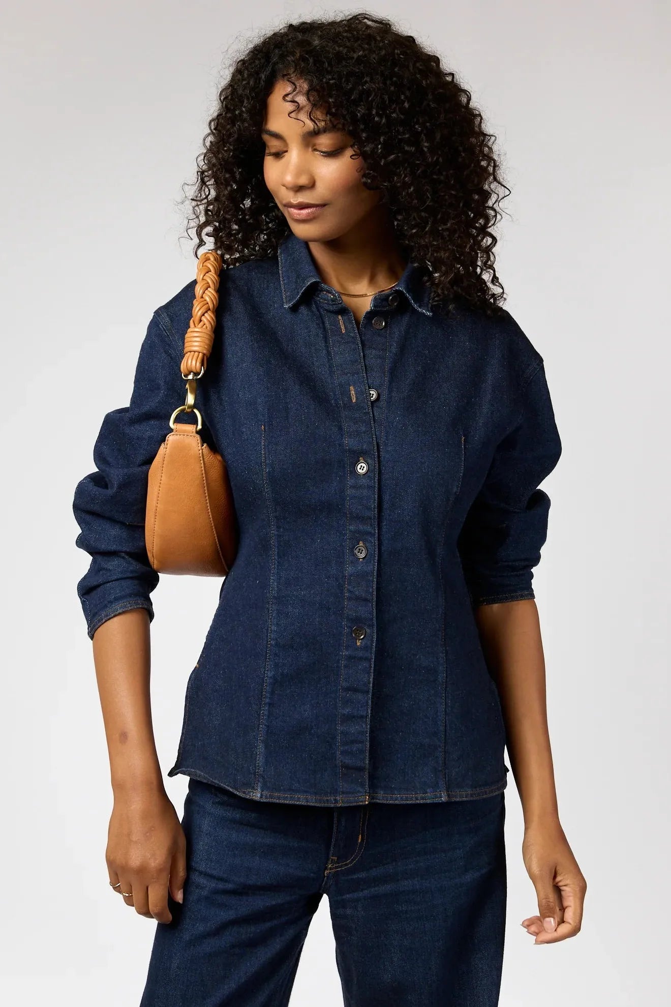 O MY BAG Leo Midi ­Wild Oak Soft Grain Leather incl. Twisted Handle