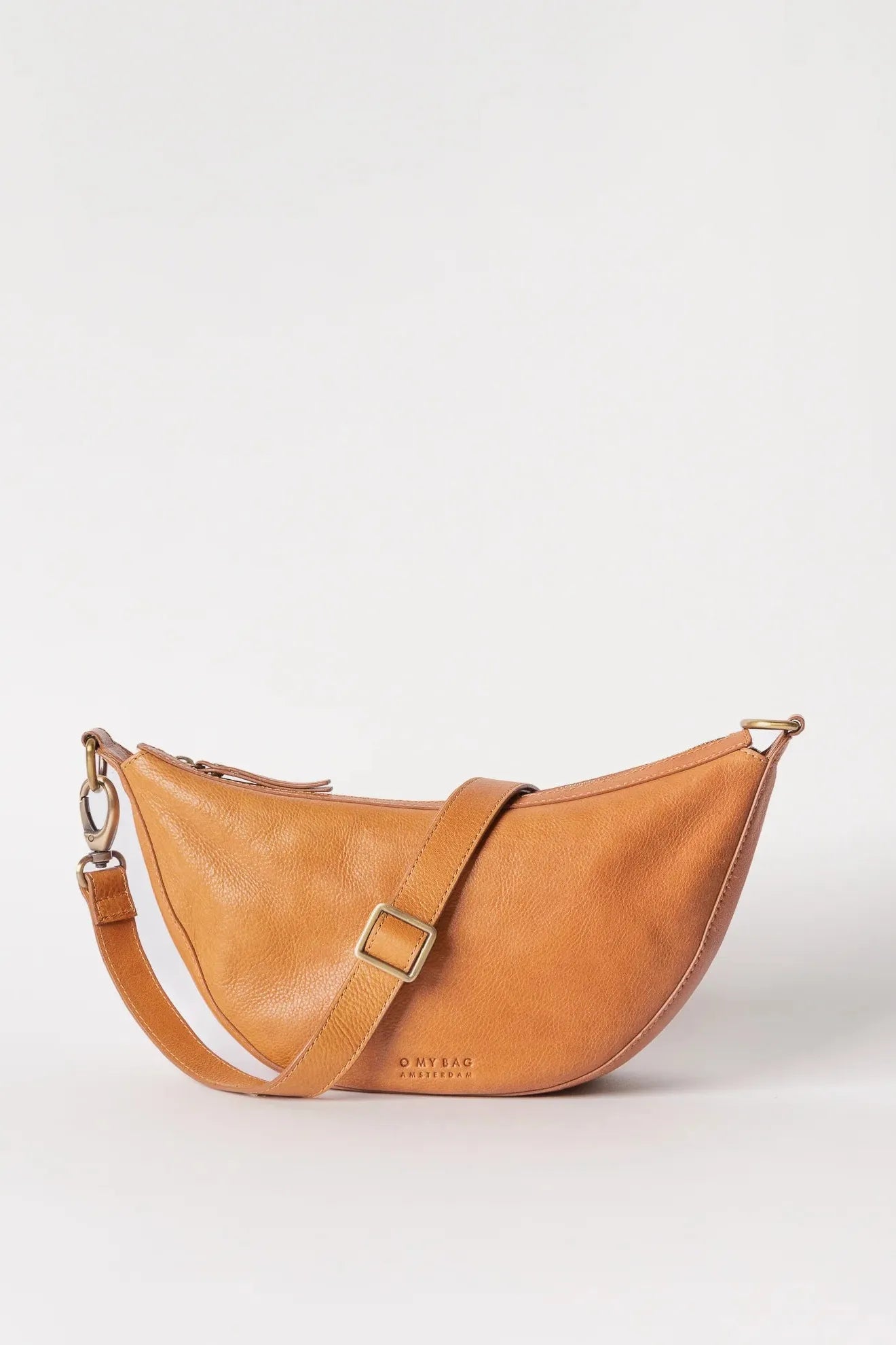 O MY BAG Leo Midi ­Wild Oak Soft Grain Leather incl. Twisted Handle