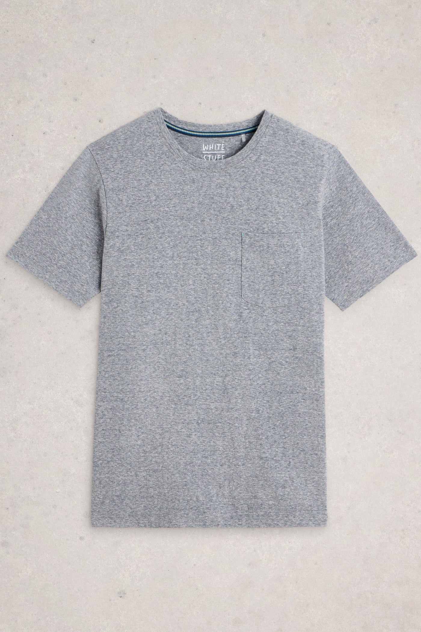 Flat of grey organic cotton t-shirt with crew neck, short sleeves and pocket