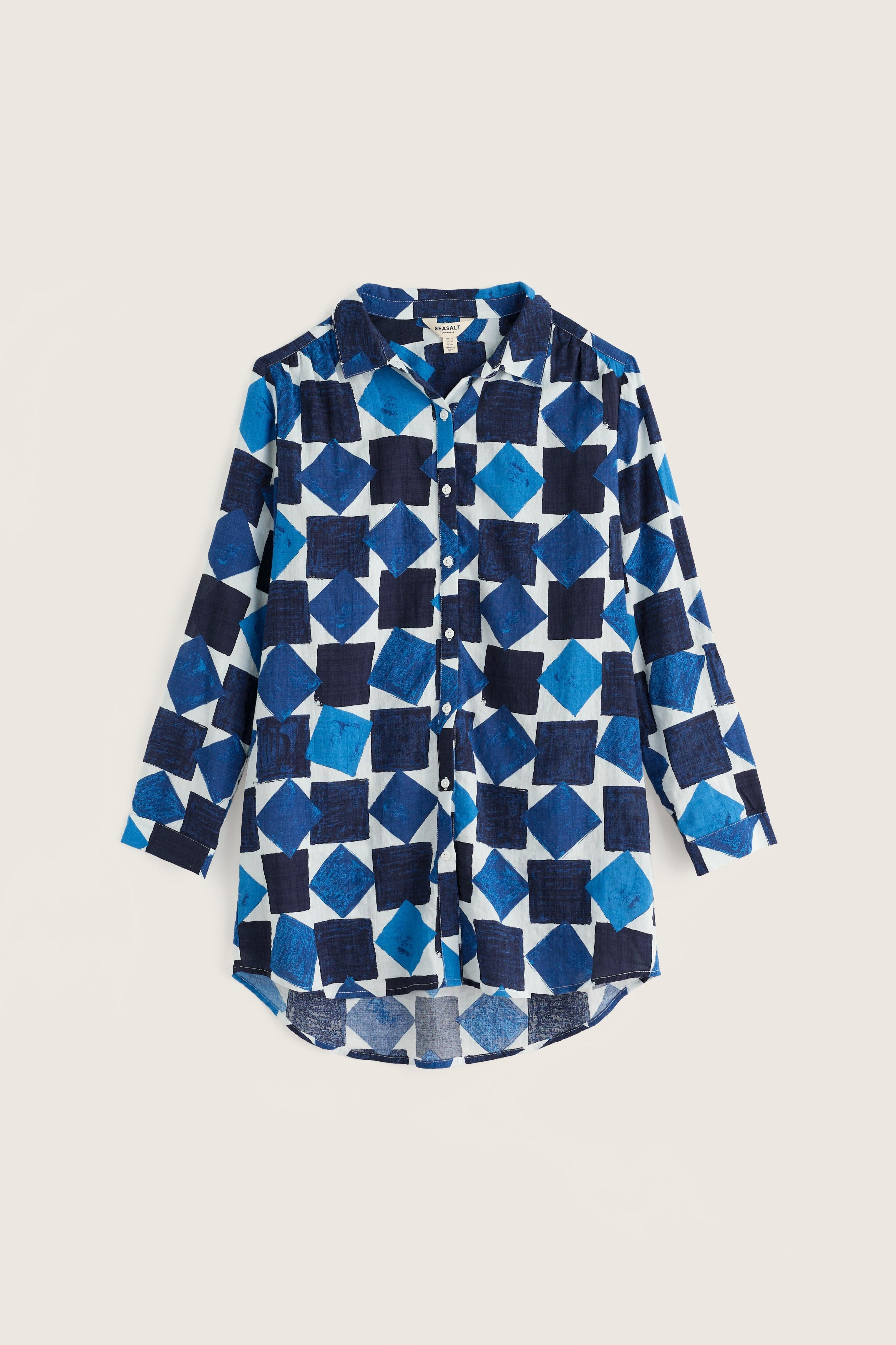 Long-sleeve shirt with blue geometric pattern on a beige background