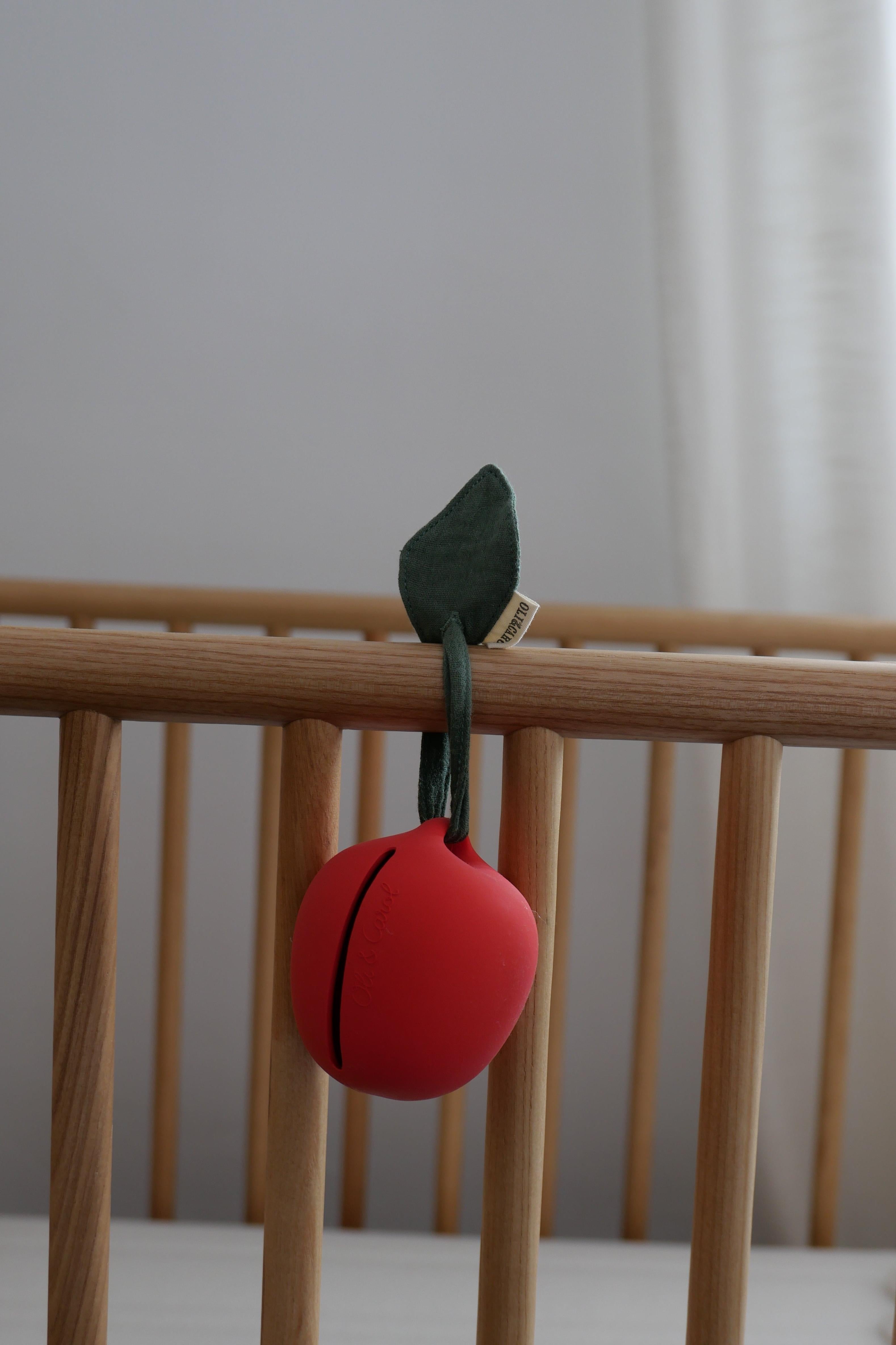 Natural rubber and OEKO-TEX® organic cotton soother case attached to cot.