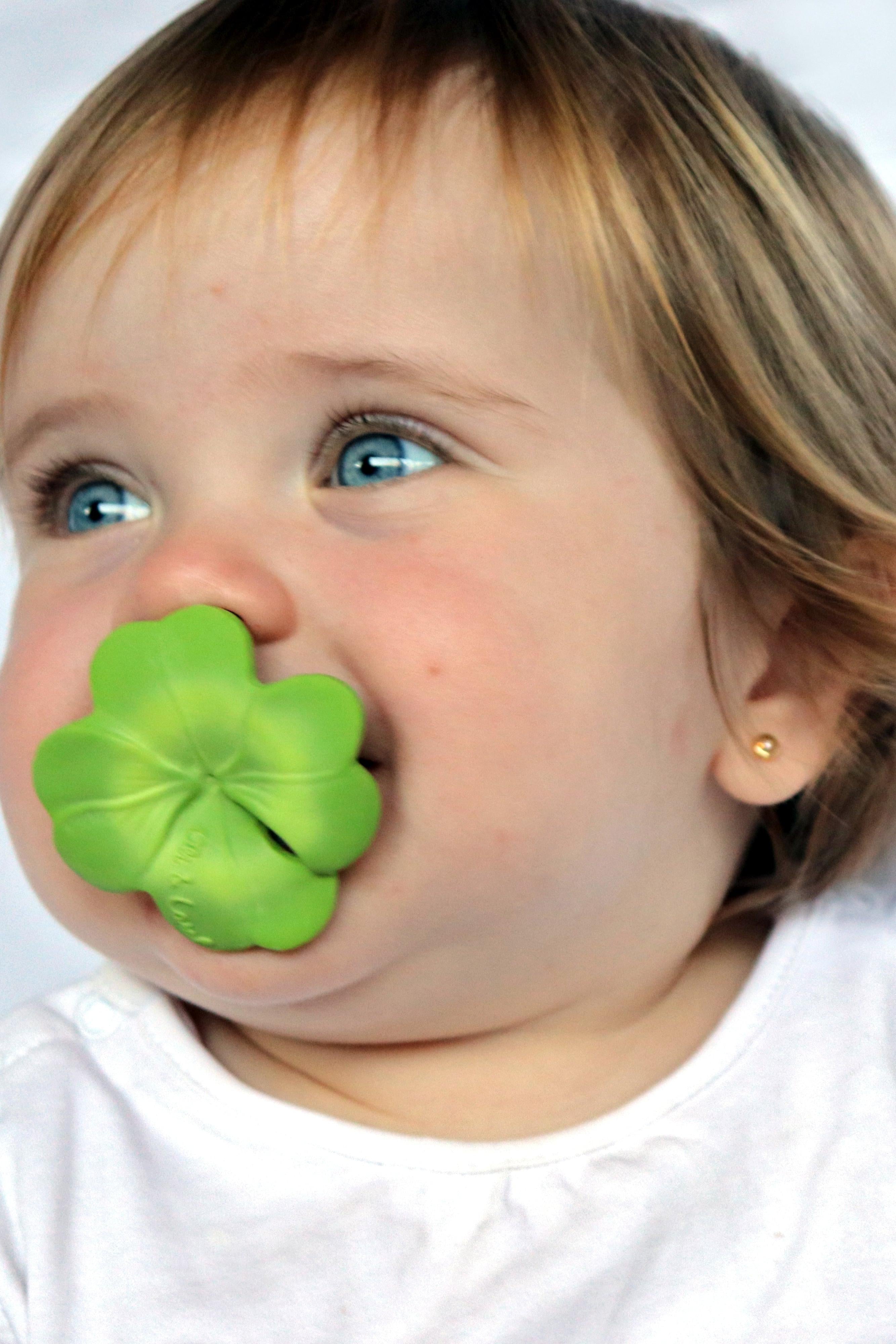 Oli & Carol Eli the Clover Natural Rubber Teether